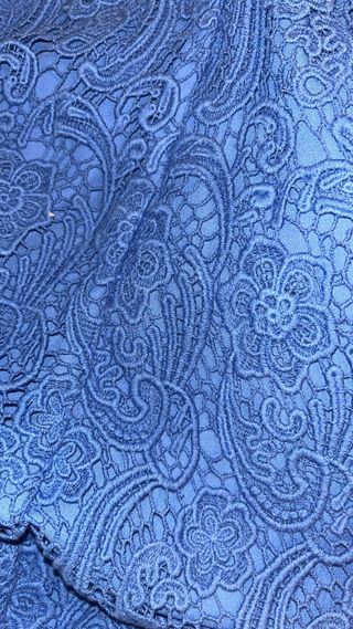 Vestido azul de fiesta con encaje