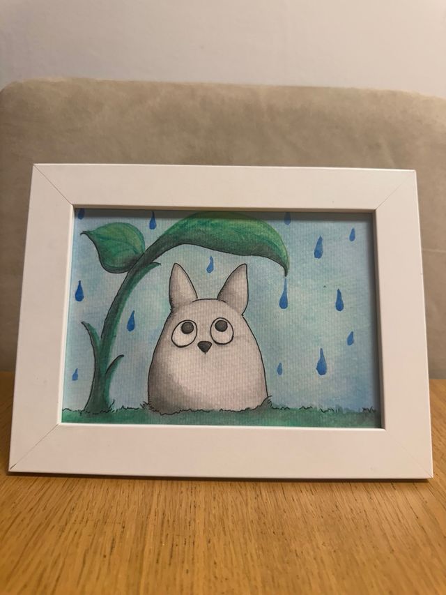 Marco de Totoro con dibujo de lluvia