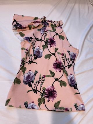 Blusa rosa floral hombros descubiertos