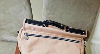 Cartera bandolera beige múltiples espacios NUEVA!
