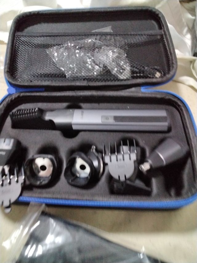 Rasoio grigio 6 in 1