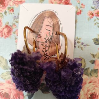 Pendientes Artesanos Flor Morada y Dorados.