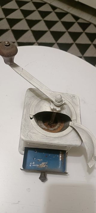 Molinillo de café vintage blanco