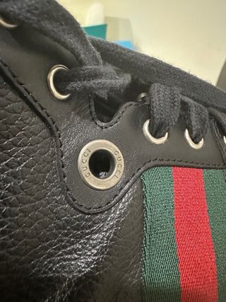 Sneakers Gucci Pelle Nera modello Guccissima 