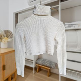 Jersey Bershka blanco cuello alto talla S