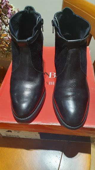 Botines piel estilo campero.