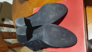 Botines piel estilo campero.