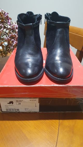 Botines piel estilo campero.