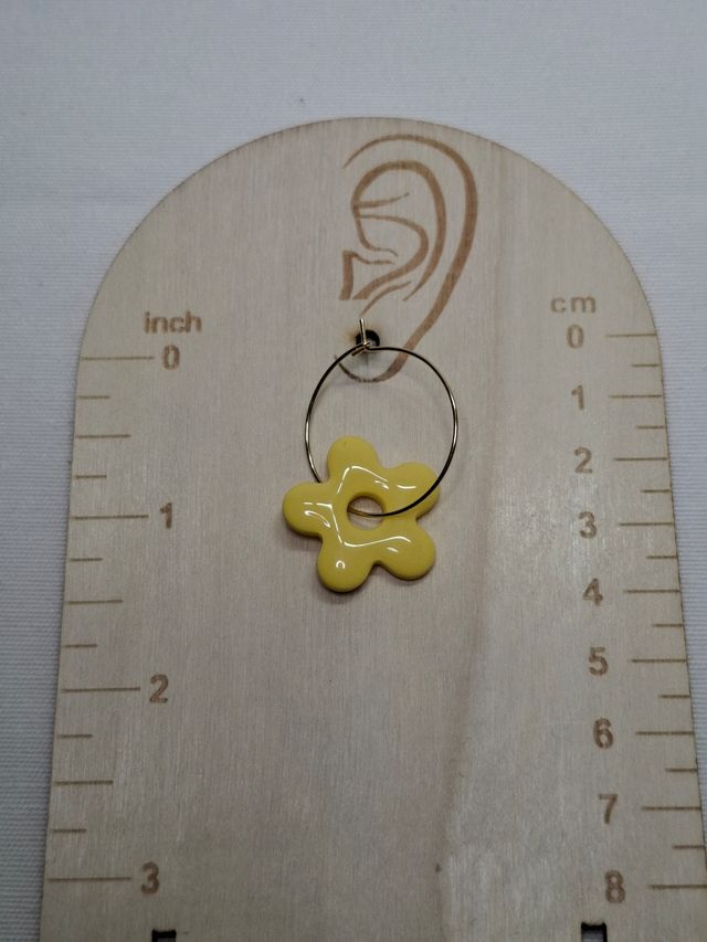 Pendientes Aro Charm Flor Amarilla