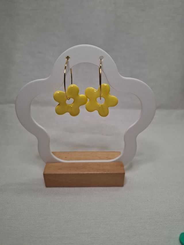 Pendientes Aro Charm Flor Amarilla