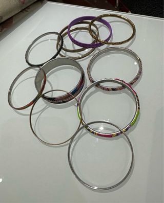 Set braccialetti rigidi colorati