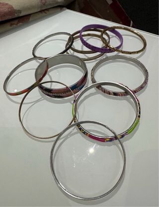 Set braccialetti rigidi colorati