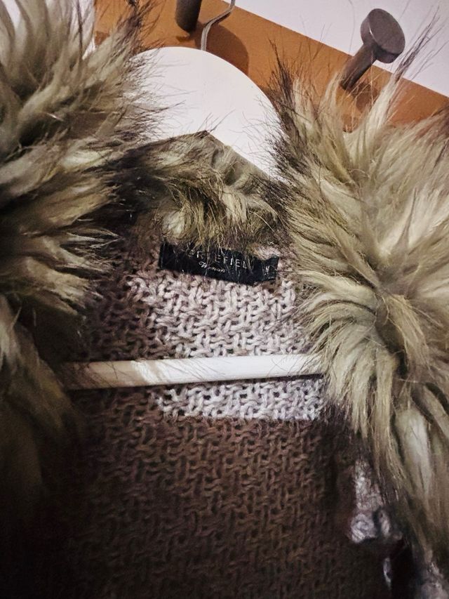 Torera Cortefiel Beige con Cuello Peludo