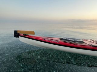 Kayak OMEI SHARK rojo con timón de mar pantano río