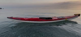 Kayak OMEI SHARK rojo con timón de mar pantano río