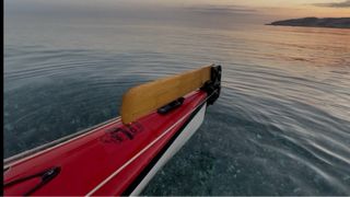 Kayak OMEI SHARK rojo con timón de mar pantano río