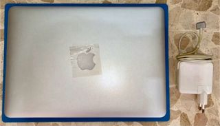 03 MacBook Air 13" 2017 256GB / 8GB /
Sequoia 15.6
