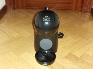 Cafetera de cápsulas Nescafé Dolce Gusto. 