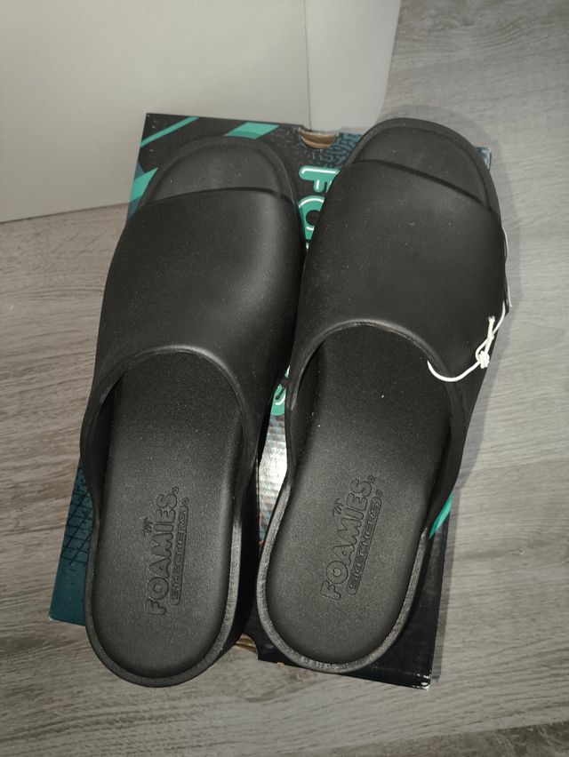 Zuecos Skechers Foamies Talla 42 Negros