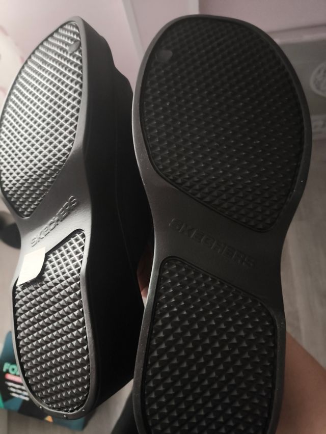 Zuecos Skechers Foamies Talla 42 Negros