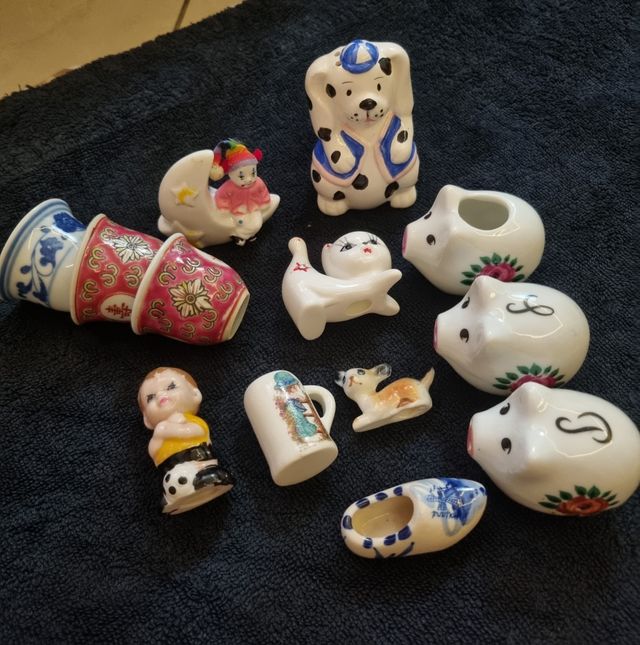 Set di figurini vintage in ceramica.