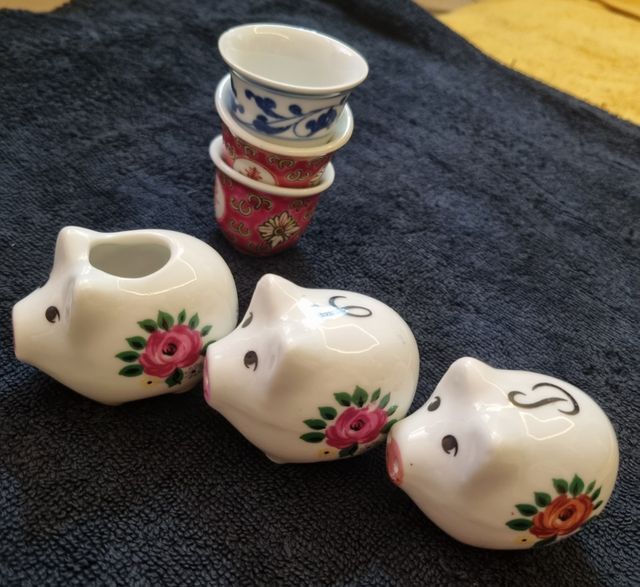 Set di figurini vintage in ceramica.