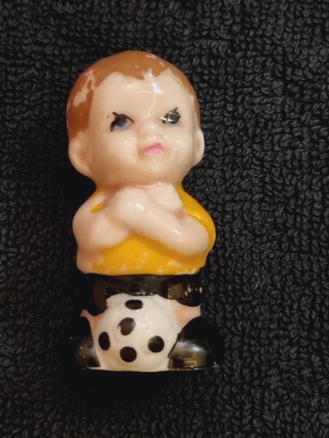 Set di figurini vintage in ceramica.