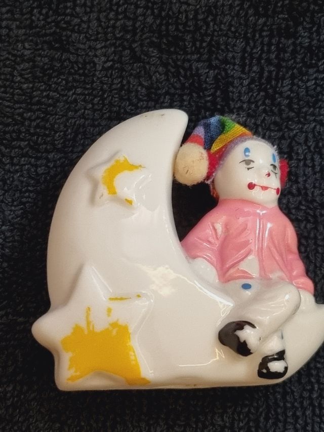 Set di figurini vintage in ceramica.