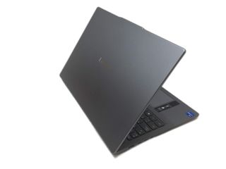 pc portatil lenovo 83hs