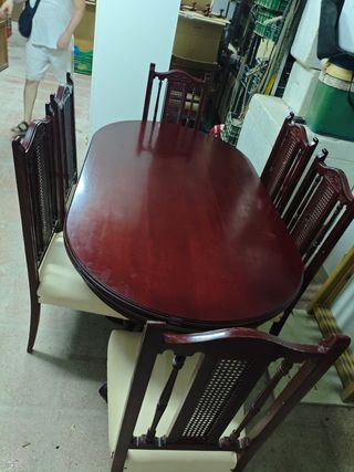 Mesa de salón con 6 sillas