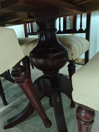 Mesa de salón con 6 sillas