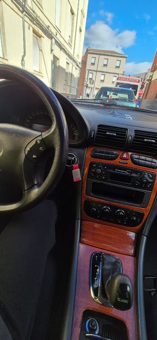 Mercedes-Benz Clase C 220 CDI AUTOMÁTICO