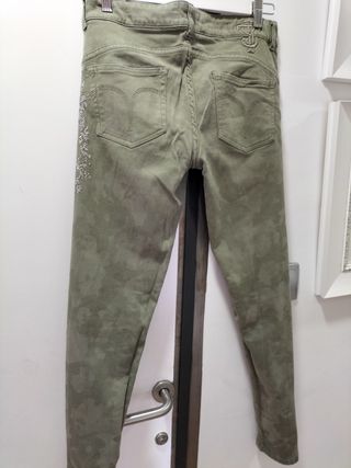Pantalón pitillo verde Twinset con pedrería