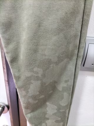 Pantalón pitillo verde Twinset con pedrería