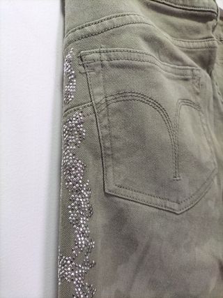 Pantalón pitillo verde Twinset con pedrería