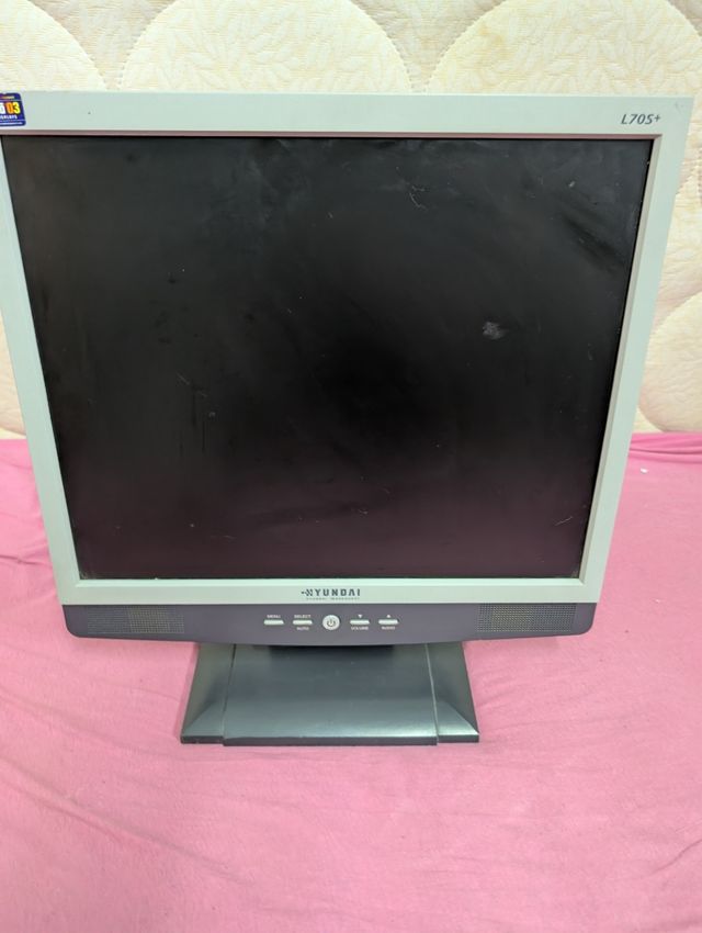 Monitor Hyundai L70S+
