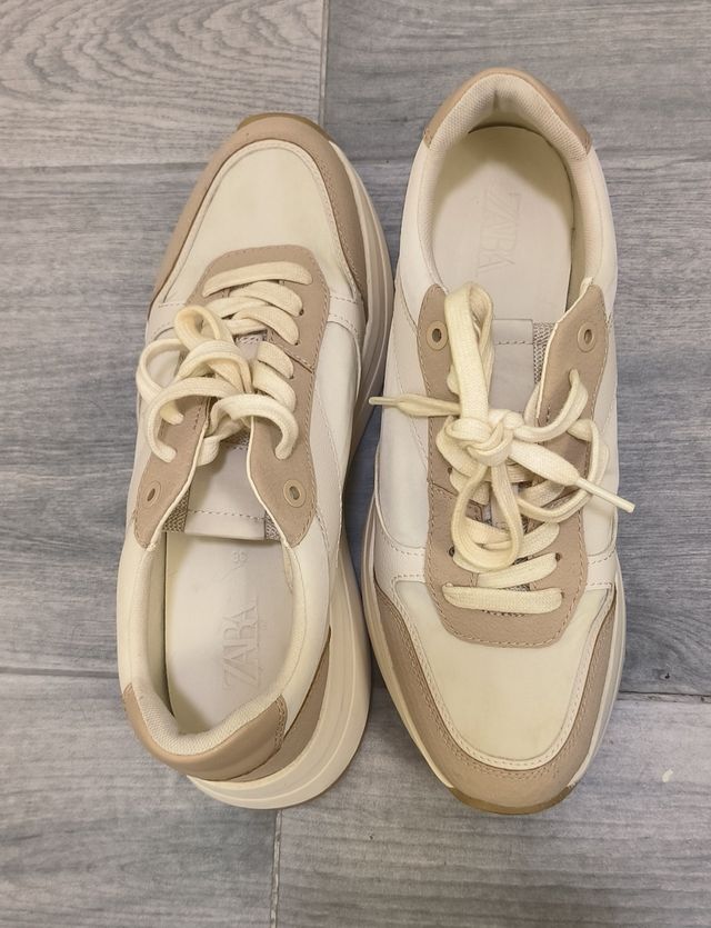 Deportivas Zara Beige y Blancas