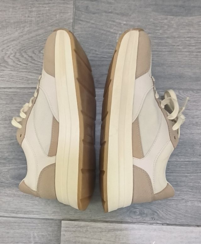 Deportivas Zara Beige y Blancas