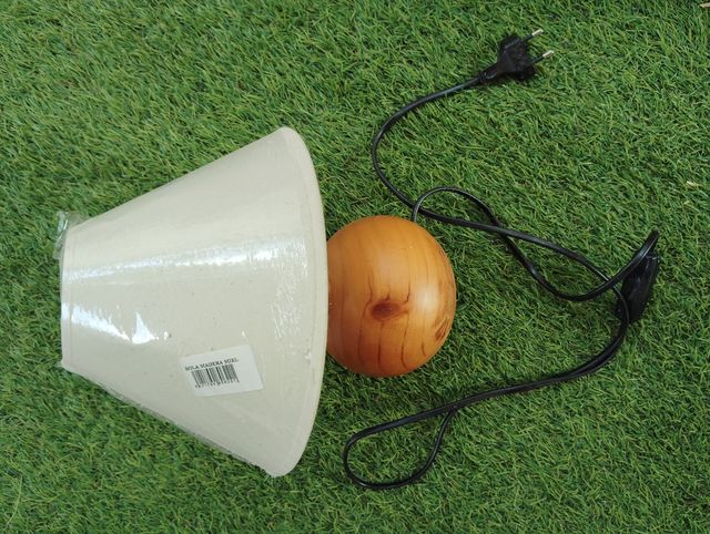 Lámpara de mesa madera y tela