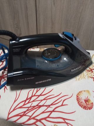 Plancha Ropa Taurus Geyser Eco 2700