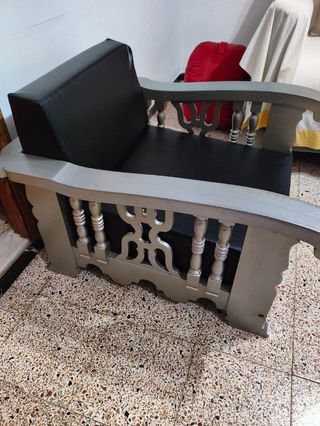 Sillón de madera y piel sintética
