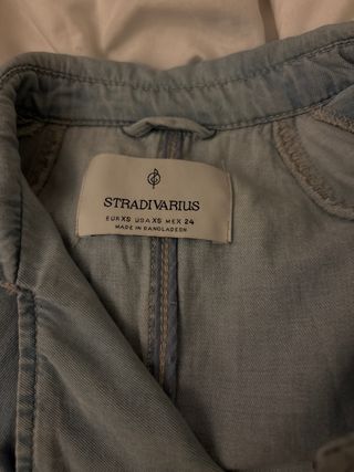 Gabardina Stradivarius Verano Azul
