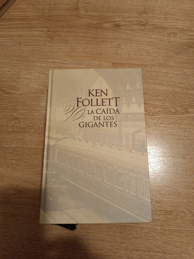 La caída de los gigantes (The Century 1) (Spani...