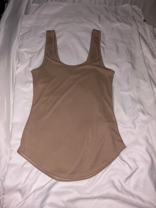 Camiseta sin mangas marrón