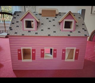 Casetta per bambole in legno rosa