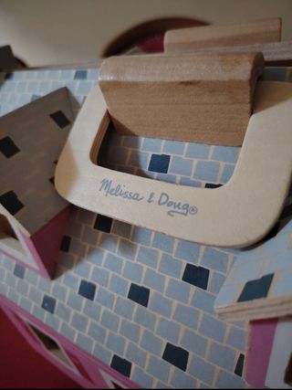 Casetta per bambole in legno rosa