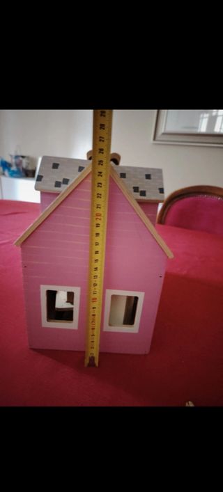 Casetta per bambole in legno rosa