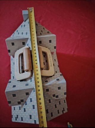 Casetta per bambole in legno rosa