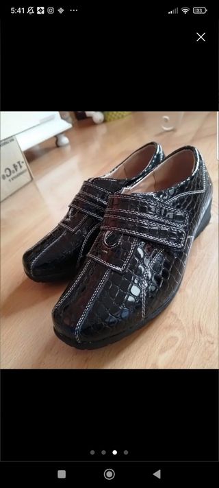 Zapatos de piel grabados serpiente