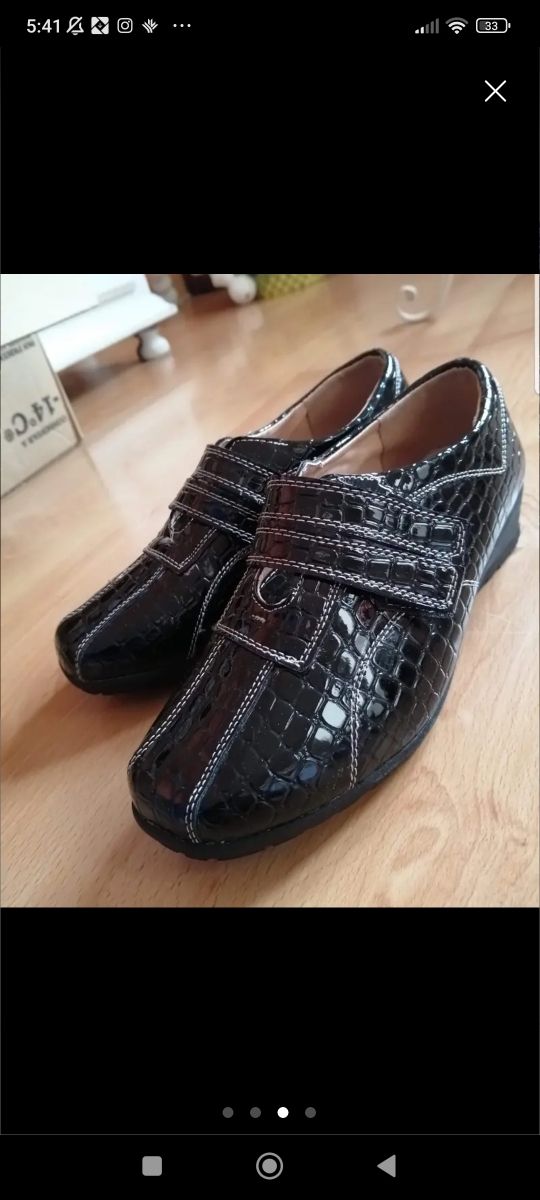 Zapatos de piel grabados serpiente